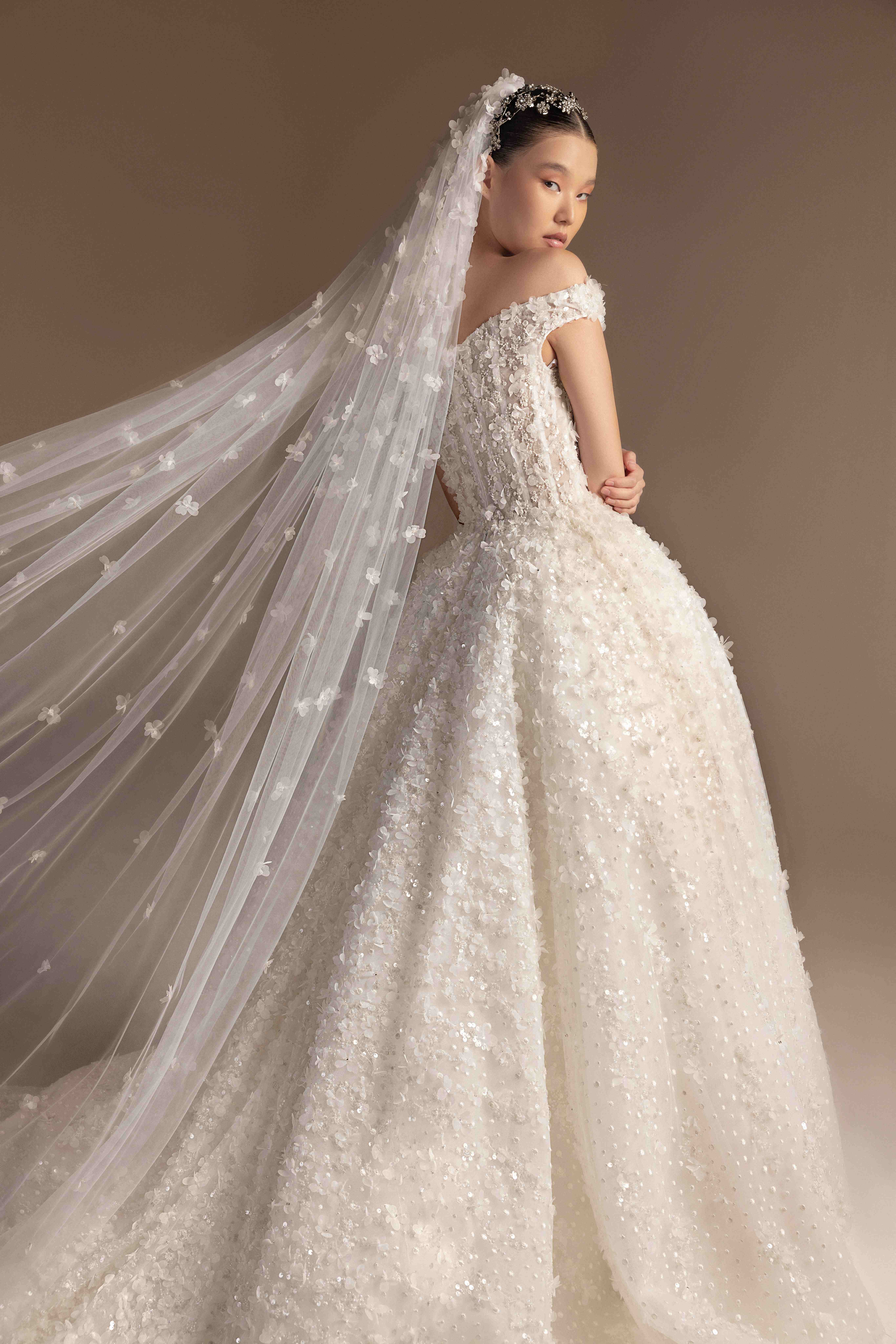 TONY-WARD-LA-MARIEE-FALL-2025-CLOSE-UP-09-LOVE STORY